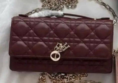 Dior
100 dhs✅
Good-quality 

Zain35
♥️♥️♥️