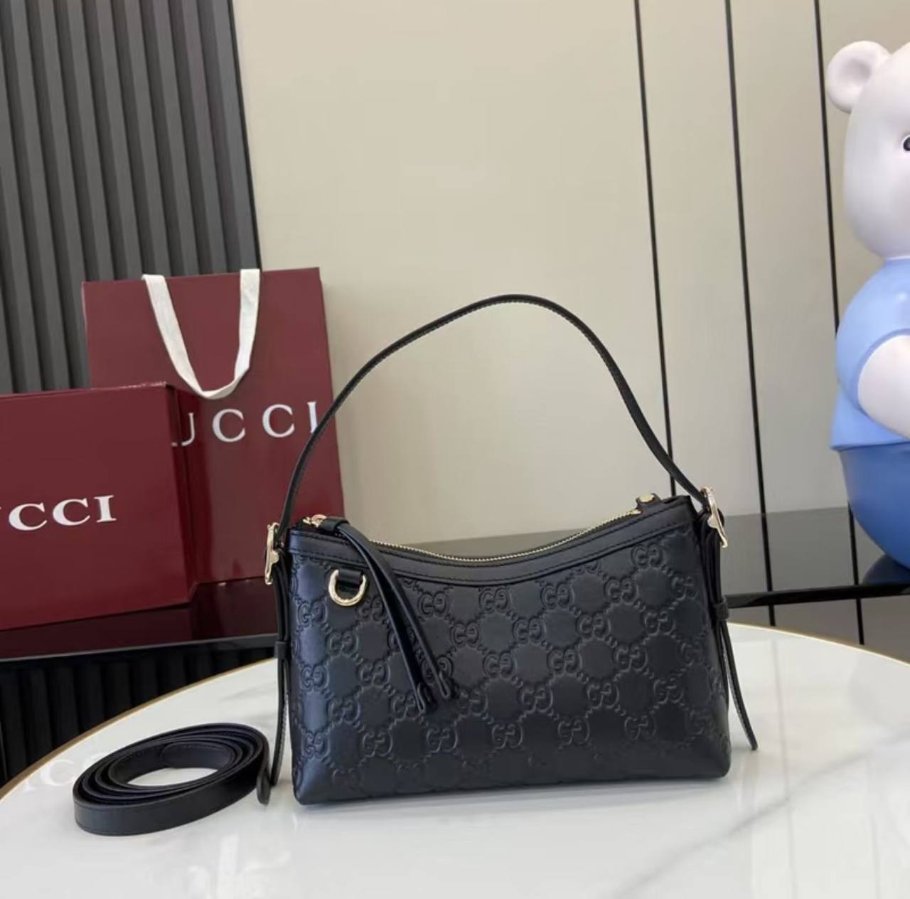 Gucci
90 dhs💓
with box

Zain38
♥️♥️♥️