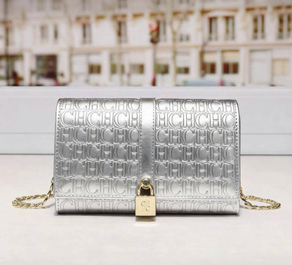 CH
95 dhs🪙
size：19.5×12.5×5cm

Good quality 

with box
🎁🎁🎁

Zain39
♥️♥️♥️