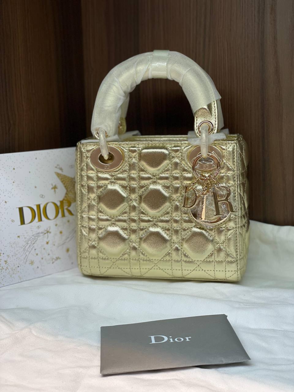 NEW✨DIOR✨
SUPER MASTER QUALITY🫶
WITH FULL PACKAGING🎁
SIZE::✨17 CM✨
1150 dhs🪙💚

Zain255
♥️♥️♥️
