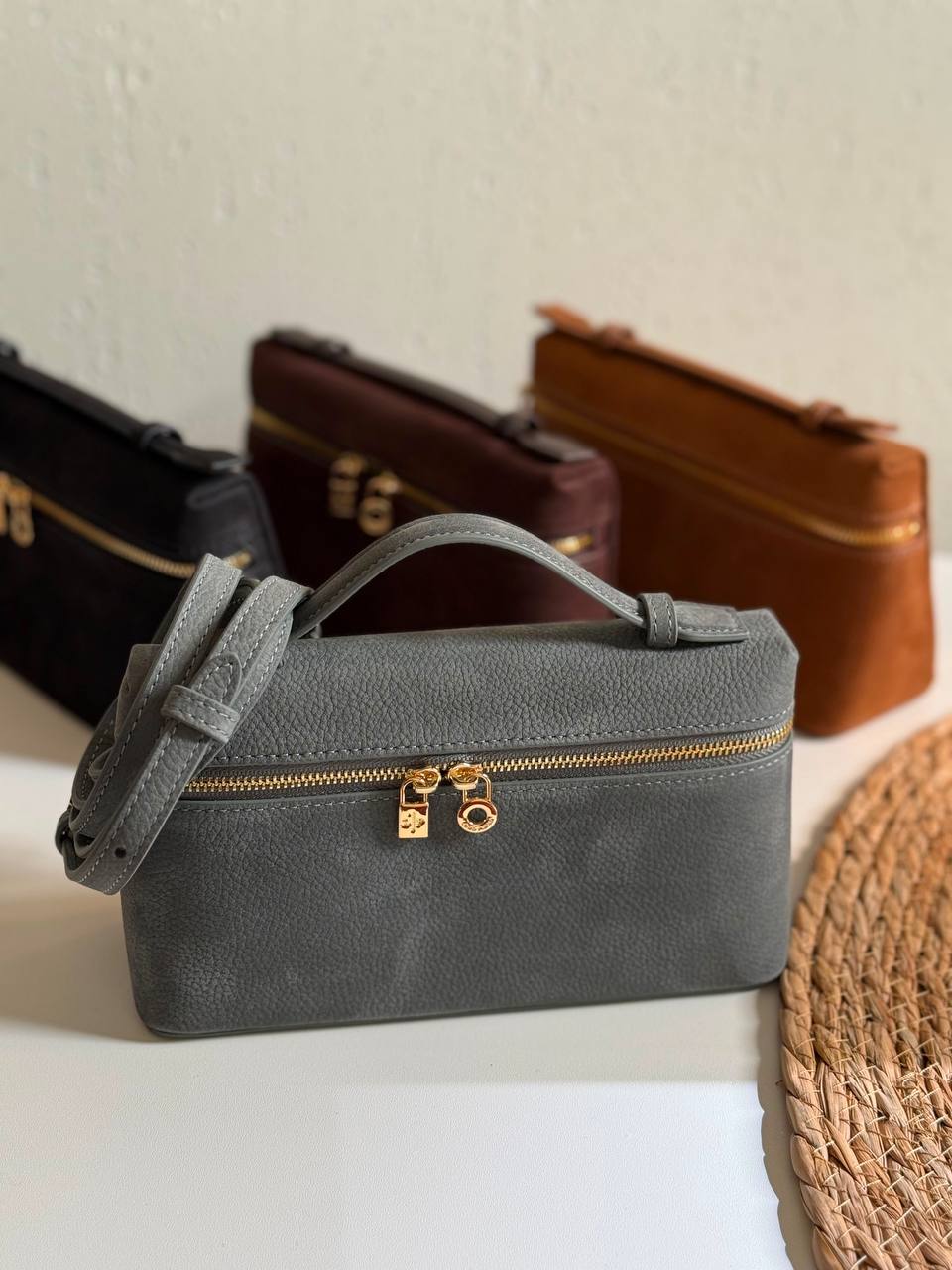 LORO PIANA
20cm
340 dhs🇦🇪🇦🇪
Top quality 
With box🎁

Zain167
♥️♥️♥️