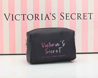 Victoria's Secret 

make up 
pouch 
new came 
good quality 

30 dhs🇦🇪🇦🇪

Zain295
♥️♥️♥️