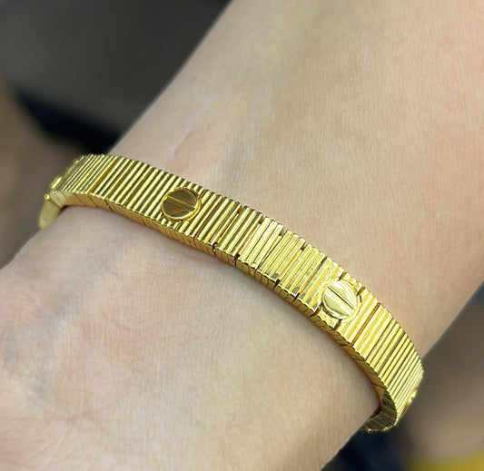 Cartier Bracelet
Size 17
*Master Quality* 💐

130 dhs🪙🌨️normal box 📦 
170 dhs🪙🌨️ original box 🗃️

Zain48
♥️♥️♥️