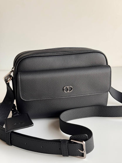 Dior
1050 dhs✅
*Super Master*🫠
*Full Leather*🫠

Zain284
♥️♥️♥️