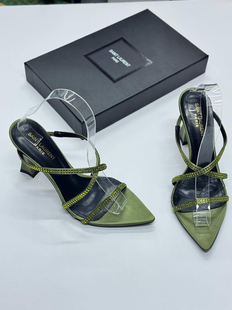 YSL
7cm heel 
💯high quality
Size 36-37-38-39-40-41

110 dhs✅

Zain86
♥️♥️♥️