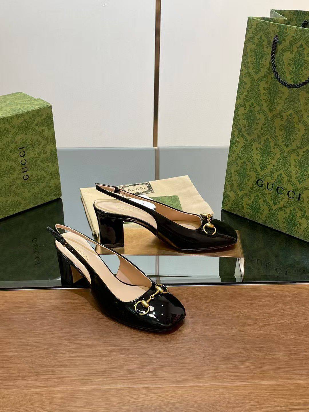 Gucci
Good Quality
Size 36-42 
150 dhs🪙🌨️

Zain57
♥️♥️♥️