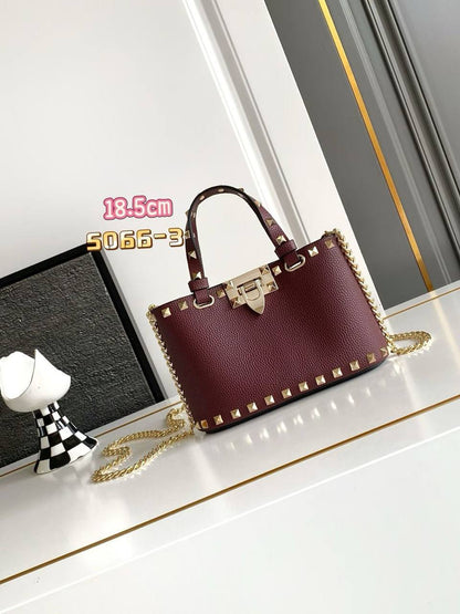 Valentino 
Master🌺
   19Cm With Box🎁
270 dhs✅

Zain131
♥️♥️♥️