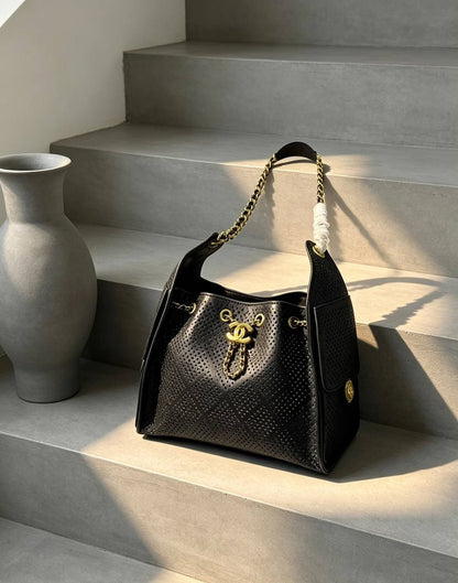 CHANEL 

NEW CAME 

HIGH QUALITY 

125 dhs🇦🇪🇦🇪

Zain39
♥️♥️♥️