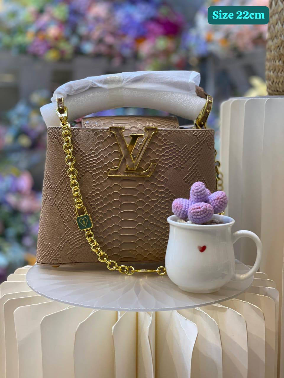 LV
Good quality 
with box 
🎁🎁🎁

130 dhs🪙💕

Zain186
♥️♥️♥️