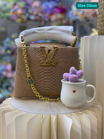 LV
Good quality 
with box 
🎁🎁🎁

130 dhs🪙💕

Zain186
♥️♥️♥️