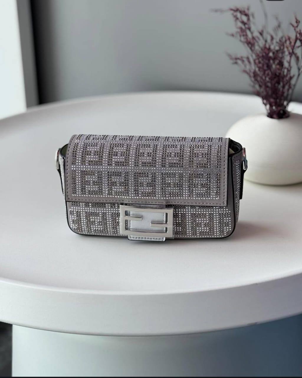 Fendi 
Master
    Silver stone
310 dhs✅

Zain131
♥️♥️♥️