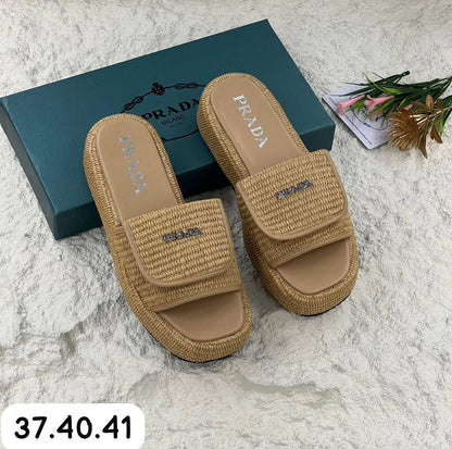 Prada slippers 

Speial price.    offer offer
75 dhs✅

Sizes write in photos

Zain80
♥️♥️♥️