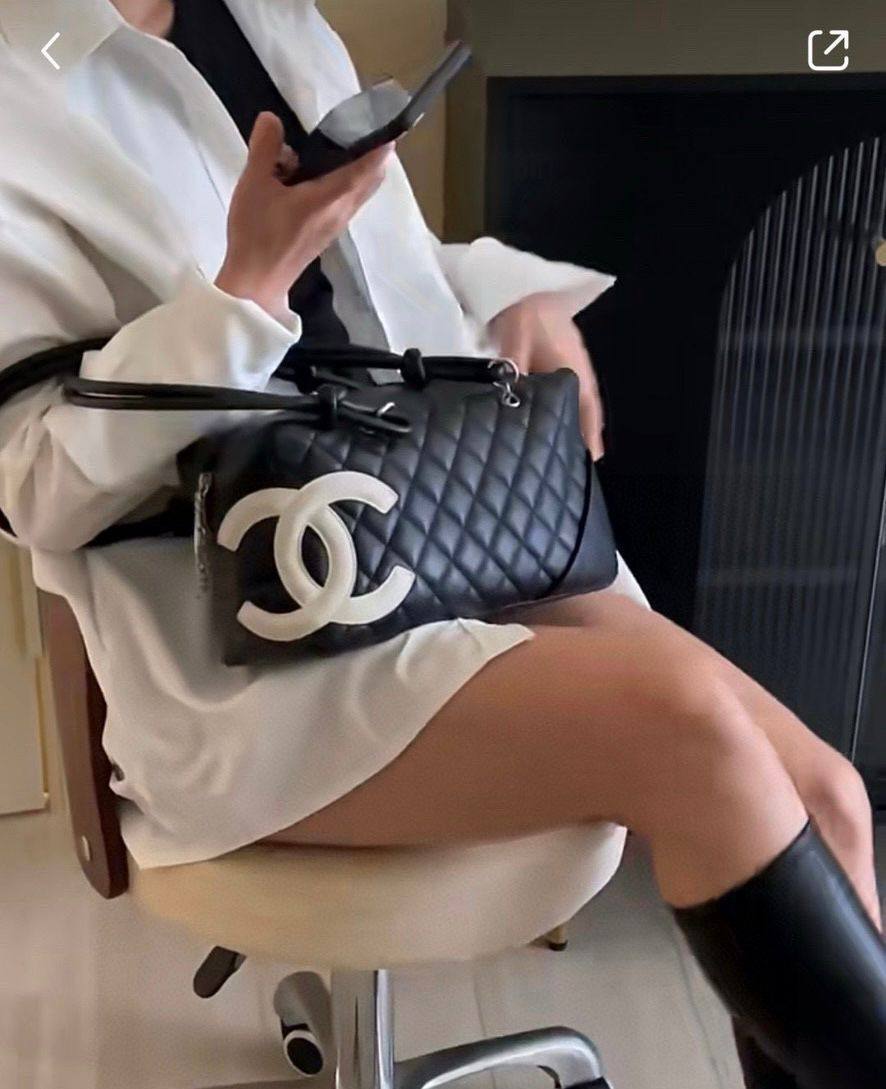 CHANEL 

COPY ONE 

NEW CAME 

130 dhs🪙🖤

Zain39
♥️♥️♥️
