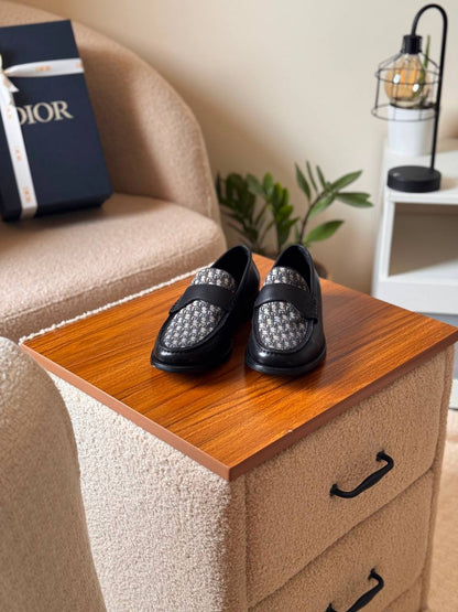 Christian Dior
*AAA QUALITY*
*size: 40 to 46*
490 dhs💓

Zain185
♥️♥️♥️