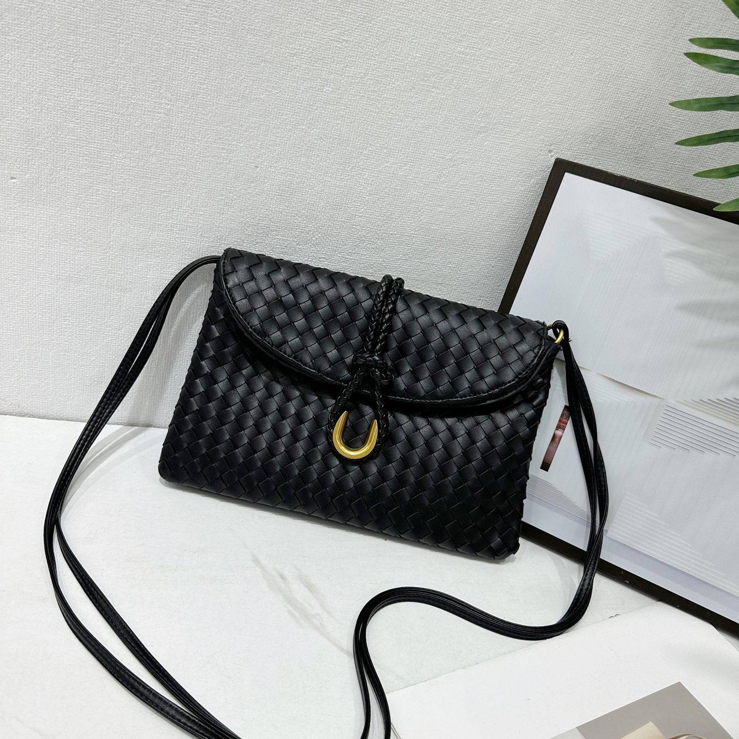 Bottega

with box
🎁🎁🎁

95 dhs🪙🌨️

Zain38
♥️♥️♥️