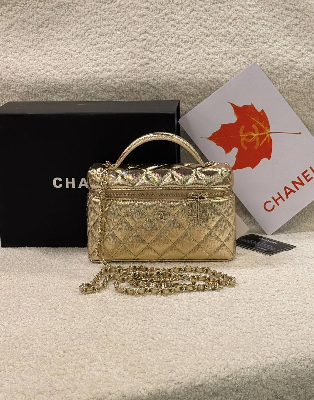 Chanel 
Master
17Cm 

With Box
🎁🎁🎁

250 dhs✅

Zain131
♥️♥️♥️