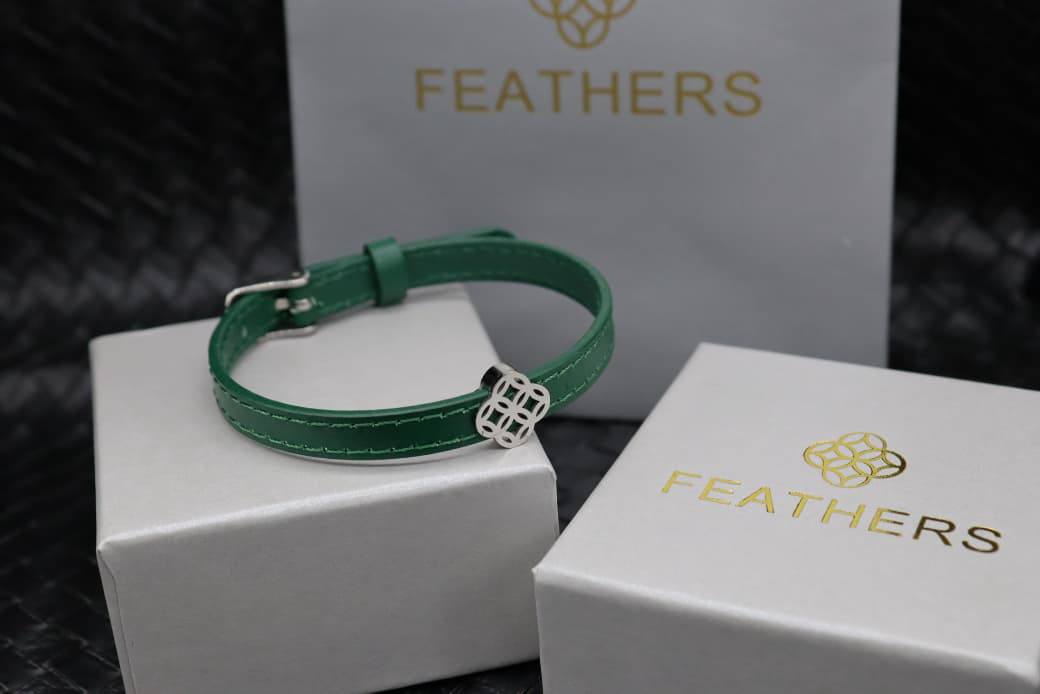 Bracelet 

60 dhs🪙💕 

With box paper bag
🎁🎁🎁

Zain33
♥️♥️♥️