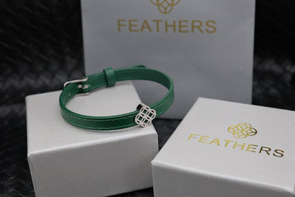 Bracelet 

60 dhs🪙💕 

With box paper bag
🎁🎁🎁

Zain33
♥️♥️♥️