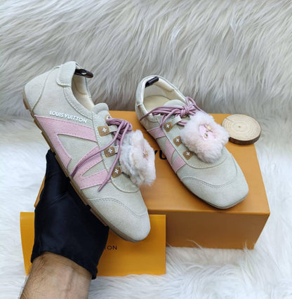 LV
*master quality*🥳
*size: 36to 42*😘
350 dhs🪙💚

Zain119
♥️♥️♥️