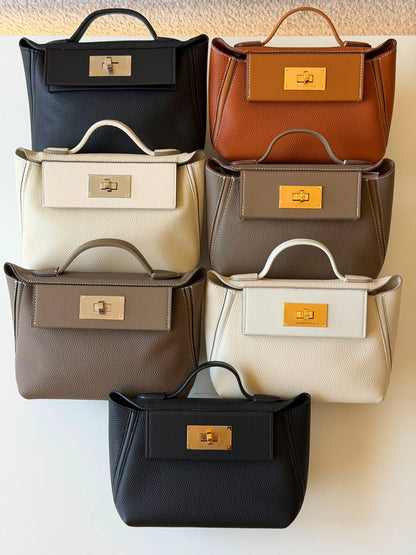 Hermes 
  22cm💕master quality😍with box❤️
380 dhs✅

Zain52
♥️♥️♥️