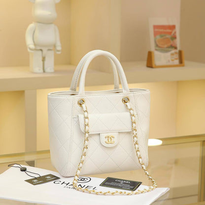 Chanel

100 dhs🇦🇪

with box
size 25cm

Zain26
♥️♥️♥️