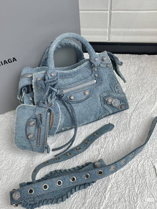Balenciaga
Master 💓💓
380 dhs✅

Zain10
♥️♥️♥️