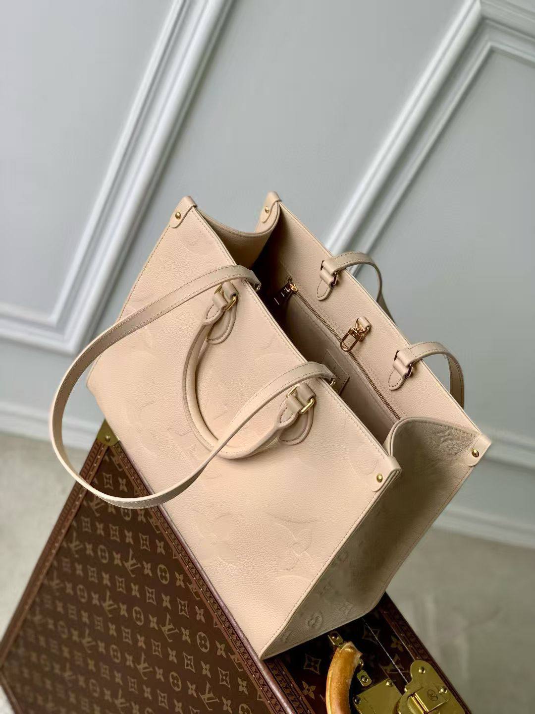 *Lv OnTheGo MM✅*
*Size 35 cm*
For Price 👇 WTSP Text Zain 0568585901

Zain274
♥️♥️♥️