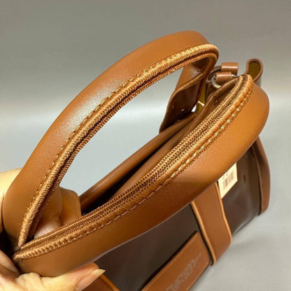 MARC JACOBS
 THE TOTE BAG  
GOOD QUALITY
110 dhs✅

Zain17
♥️♥️♥️