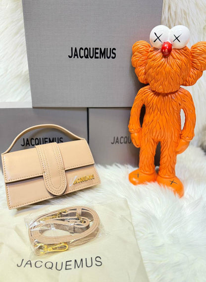 Jacquemus
good quality, comes with box, 
size. ..18 * 11 cm 
110 dhs✅

Zain12
♥️♥️♥️