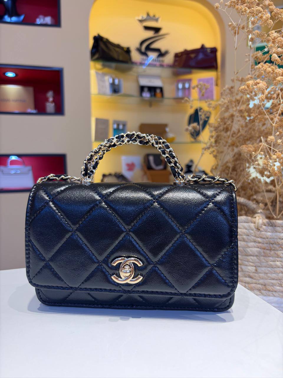 Chanel
100 dhs💓

Zain158
♥️♥️♥️
