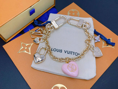 75 DHS❣️
KEYCHAIN AND BAG CHARM
WITH SAME BOX AND PAPER BAG 🛍️🎁

Zain89
♥️♥️♥️