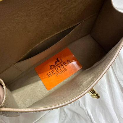 HERMES 
NEW CAME GOOD QUALITY 
WITH BOX 
🎁🎁🎁

95 dhs❣️

Zain39
♥️♥️♥️