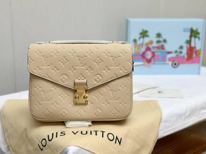 LV
Master❣️❣️
320 dhs✅

Zain153
♥️♥️♥️