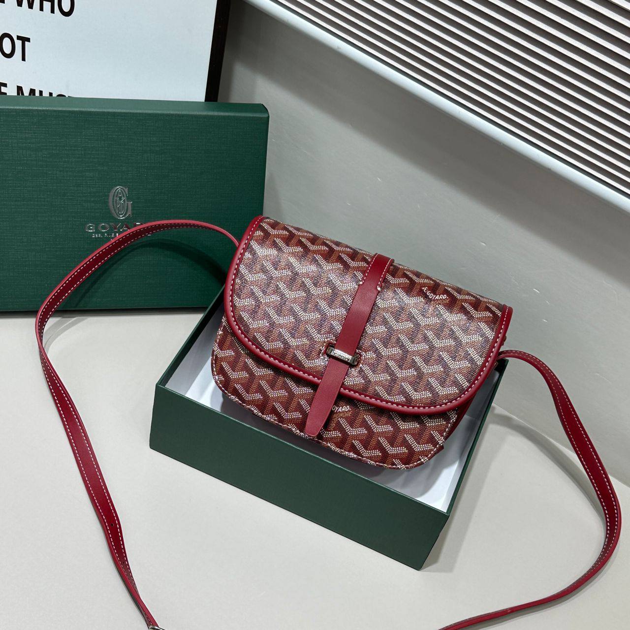 Goyard 

95 dhs💓

with box🎁🎁🎁

size 22×7×16cm

Zain42
♥️♥️♥️