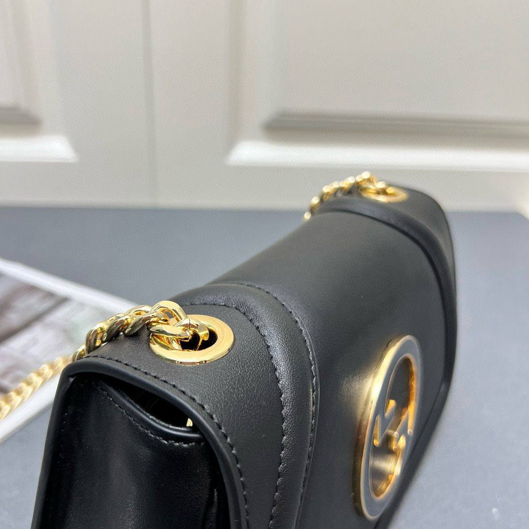 GUCCI 
NEW CAME GOOD QUALITY 
WITH BOX 
🎁🎁🎁

100 dhs🪙💕

Zain39
♥️♥️♥️