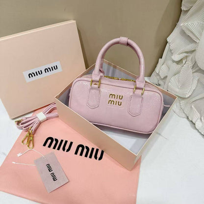 MIU MIU 

NEW CAME 
GOOD QUALITY 
WITH BOX 

90 dhs🇦🇪🇦🇪

SIZE: 23cm
Zain39
♥️♥️♥️