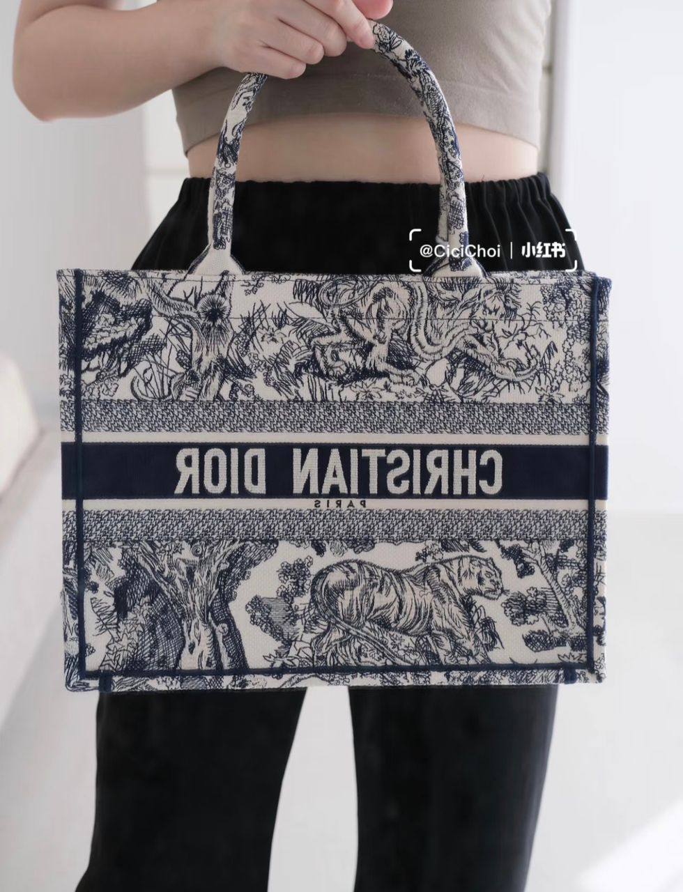 Dior 
110 dhs🪙🌨️
size：36CM-41CM
Good quality

Zain35
Zain26
Zain115
♥️♥️♥️
