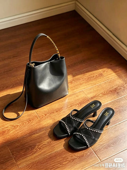 Bag and shoes full set
170 dhs🇦🇪🇦🇪
Slipper size 36…41
Bag size 24cm

Zain161
♥️♥️♥️
