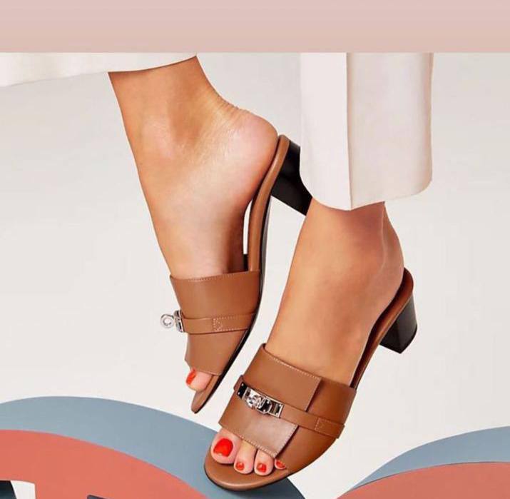 Hermes sandals
AAA master quality 
Size 36…….41
400 dhs✅

Zain180
♥️♥️♥️