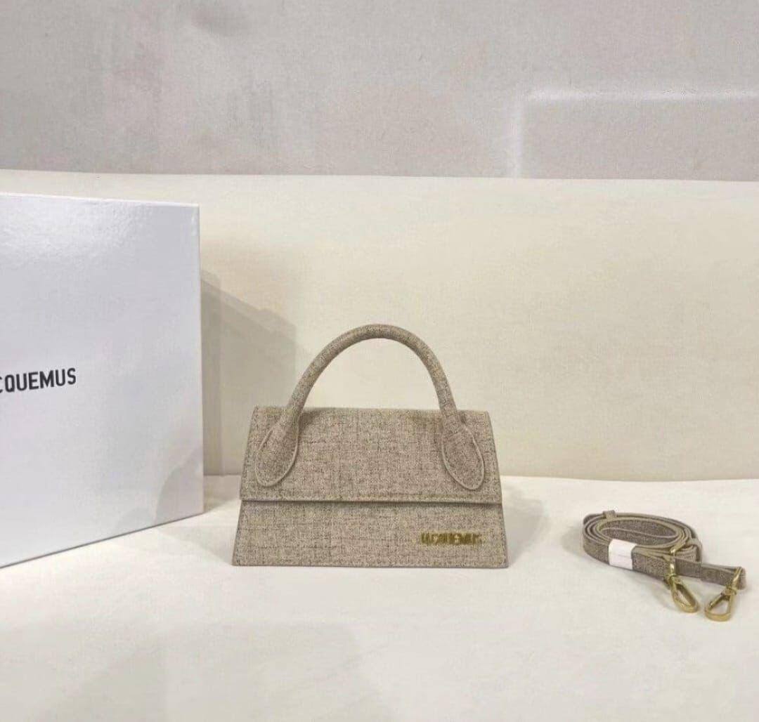 Jacquemus

110 dhs🪙🌨️

Zain143
♥️♥️♥️