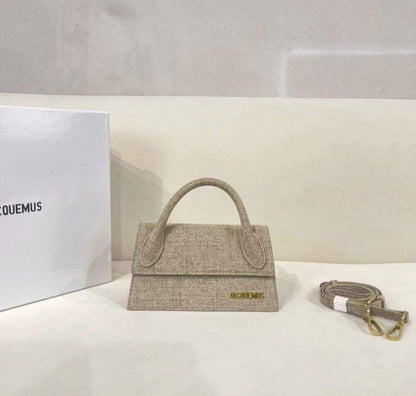 Jacquemus

110 dhs🪙🌨️

Zain143
♥️♥️♥️