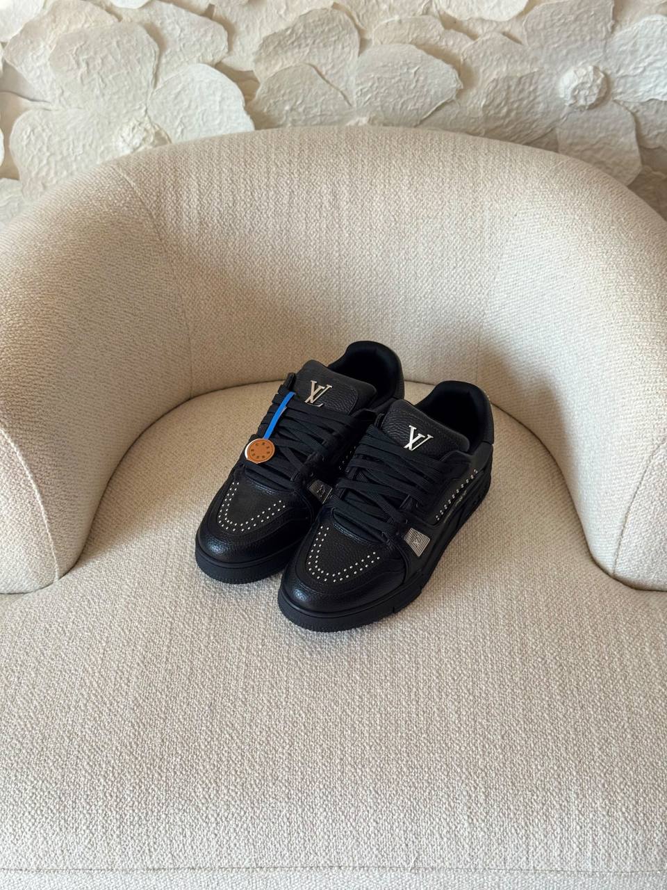 LV
AAA quality
size: 40 to 46
630 dhs🇦🇪🇦🇪

Zain185
♥️♥️♥️