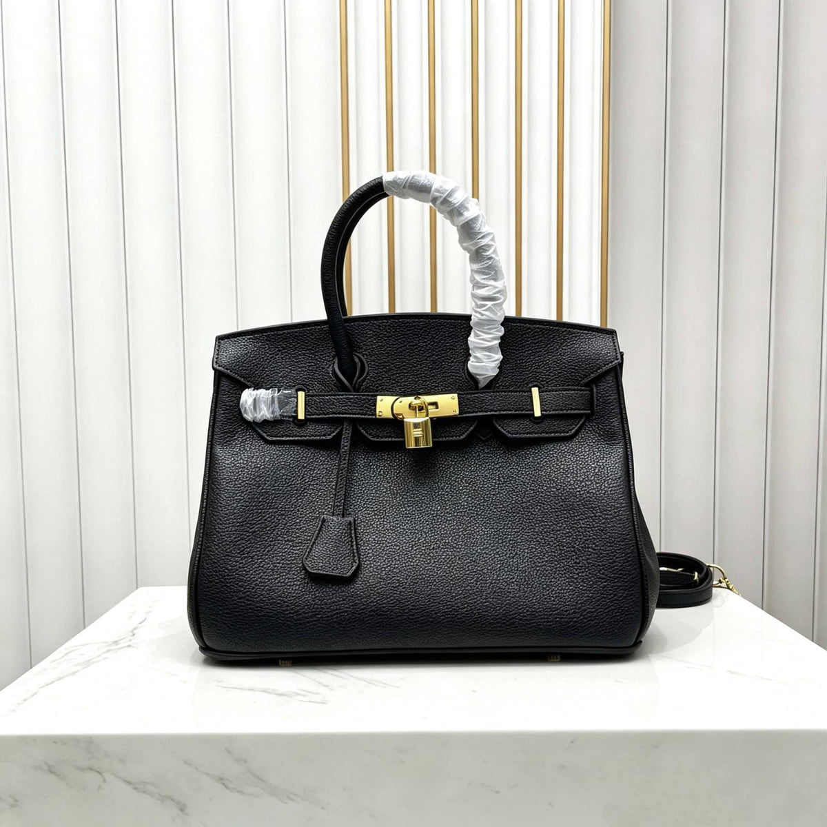 HERMES BIRKIN 

30CM 
NEW CAME 
GOOD QUALITY 

30cm
115 dhs🇦🇪🇦🇪

Zain295
♥️♥️♥️