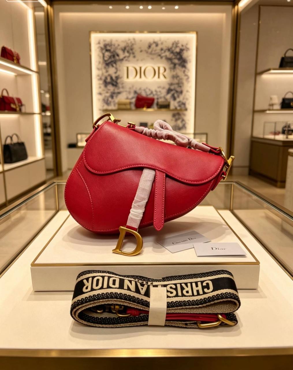 Dior
100 dhs✅
small size:19*5.5*15.5
Wear leather shoulder straps

110 dhs✅
Big size:25*6.5*19
Knitted shoulder straps
with box
Good quality, all hardware is thickened

Zain07
♥️♥️♥️