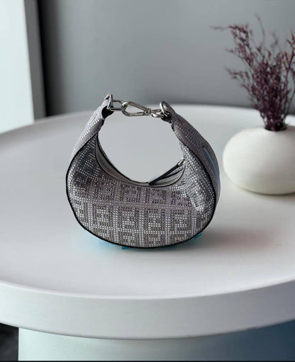 Fendi 
Master
    Silver stone
310 dhs✅

Zain131
♥️♥️♥️