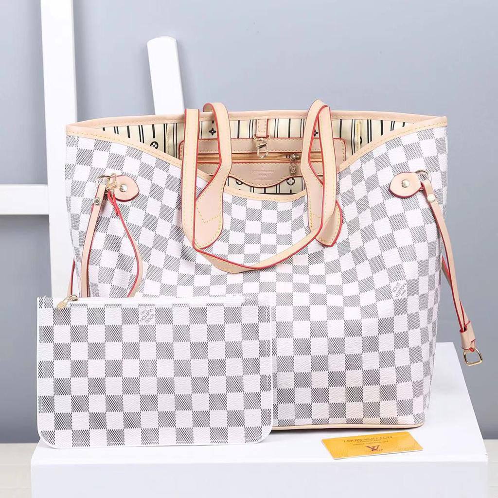 LV 
Good quality 💯
Size 43cm
95 dhs💛
With box 📦

Zain70
♥️♥️♥️