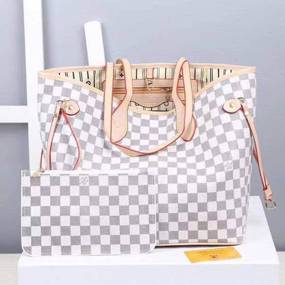 LV 
Good quality 💯
Size 43cm
95 dhs💛
With box 📦

Zain70
♥️♥️♥️