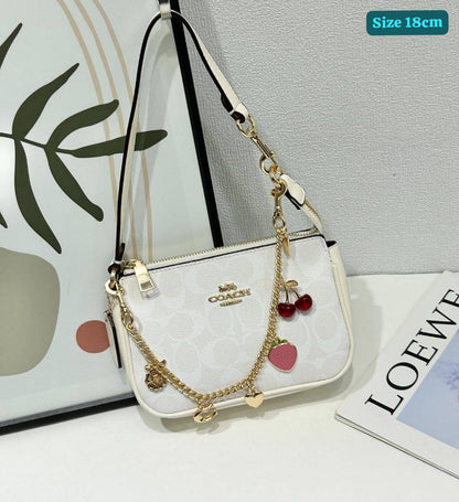 Coach
Good quality
 with box 
95 dhs🇦🇪🇦🇪

Zain186
♥️♥️♥️