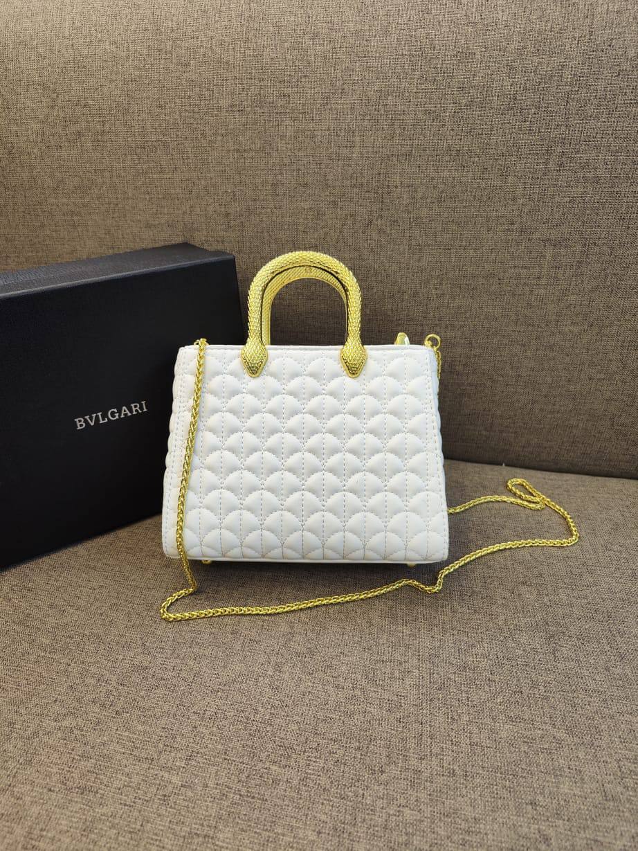 Bags
110 dhs✅

high quality 

With box
🎁🎁🎁

Zain26
♥️♥️♥️