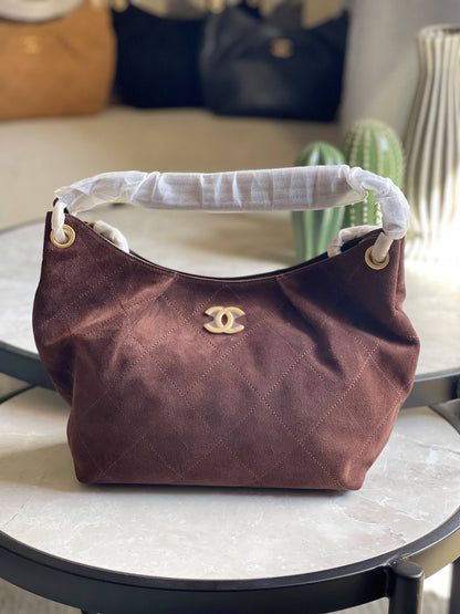 Chanel  
Available original box 
With full packing 
Super high quality 

For Price 👇 WhatsApp✅
0568585901 
0507557372
0552275751 Owner Zain 👌

Zain283
♥️♥️♥️